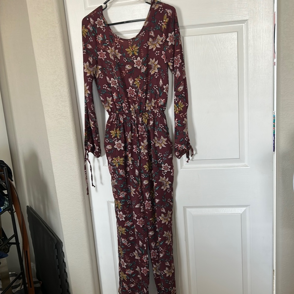 Super cute burgundy floral jumpsuit